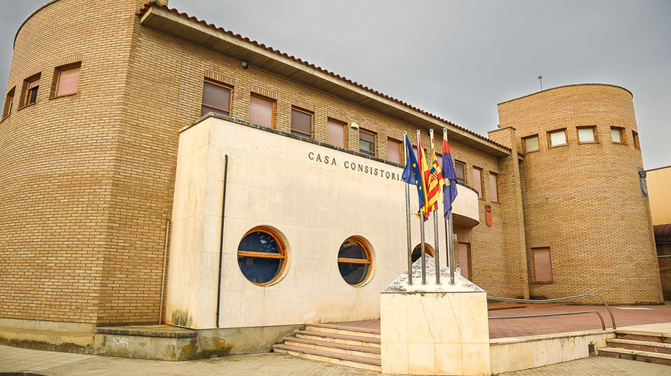 Las oficinas municipales y el consultorio médico están en el mismo edificio.