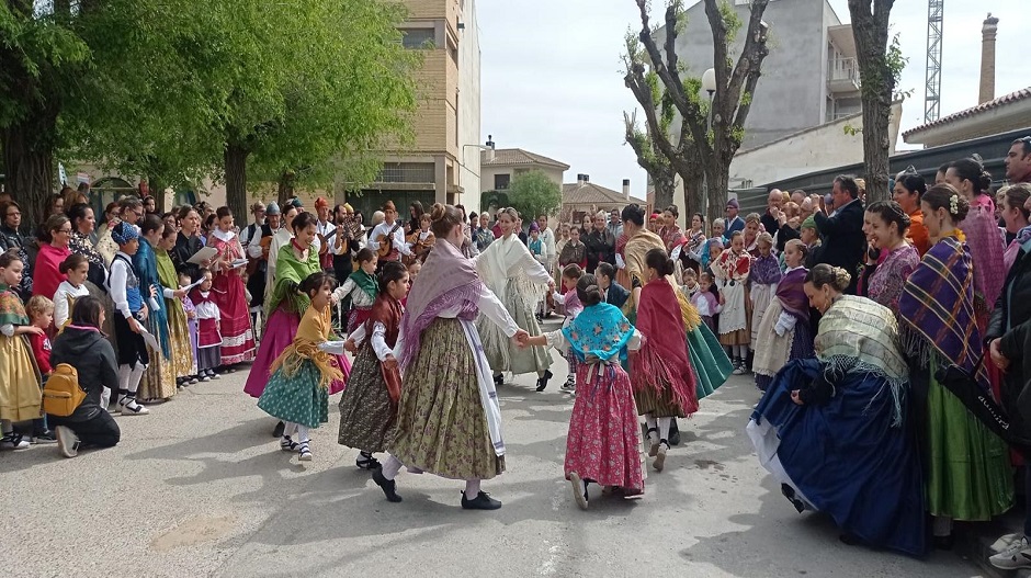 En su primera edición se realizó en la capital monegrina, resultando ser una gran jornada de convivencia entre escuelas monegrinas.