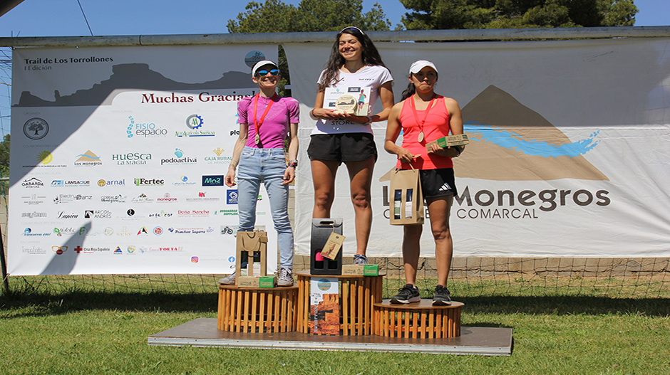 El pódium femenino de la prueba larga del I Trail de los Torrollones.