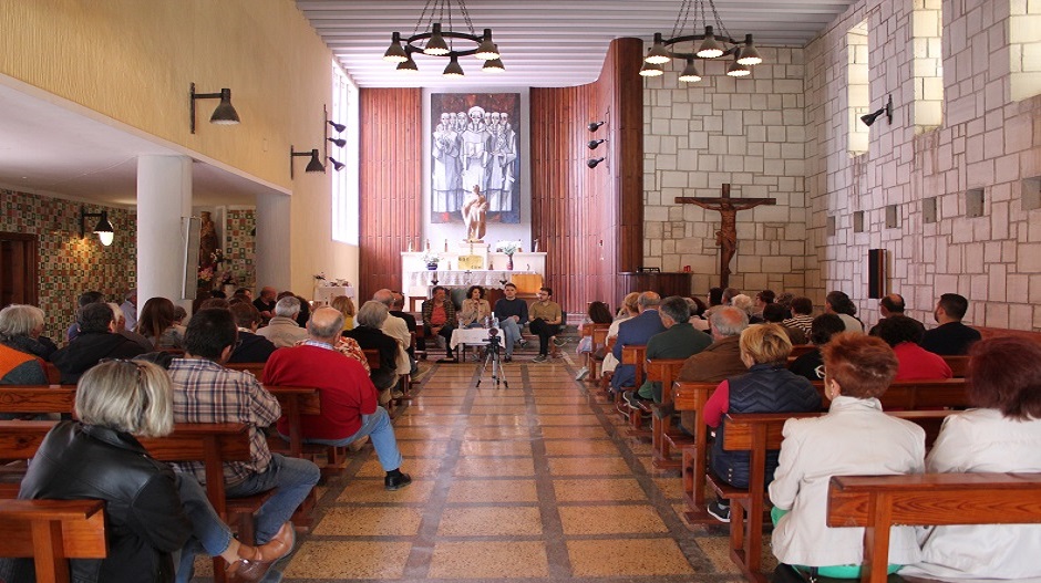 La presentación del libro ‘Colonización. Historia de los pueblos sin historia’ contó con un público numeroso.