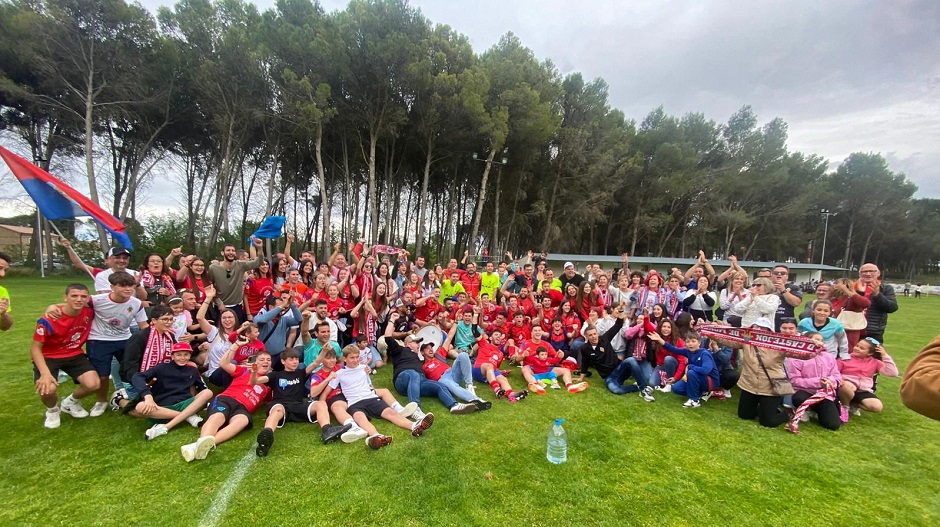 Unos 150 aficionados se desplazaron hasta la localidad de San Jorge para apoyar al C.D Castejón de Monegros. | M.M