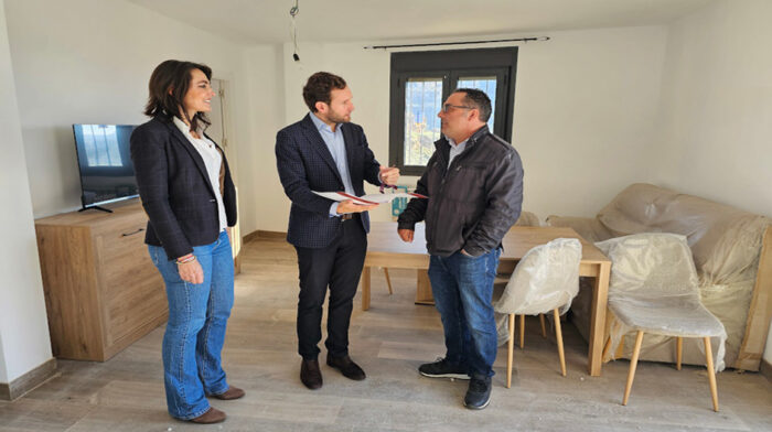 REDUCIDA Rufas, Claver e Inglán en la visita a las nuevas viviendas de Tramaced