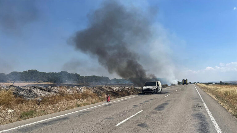 furgoneta_incendio_tardienta copia