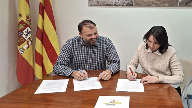 Firmando convenio_comarca_coordinadora_mujeres_enero 2026