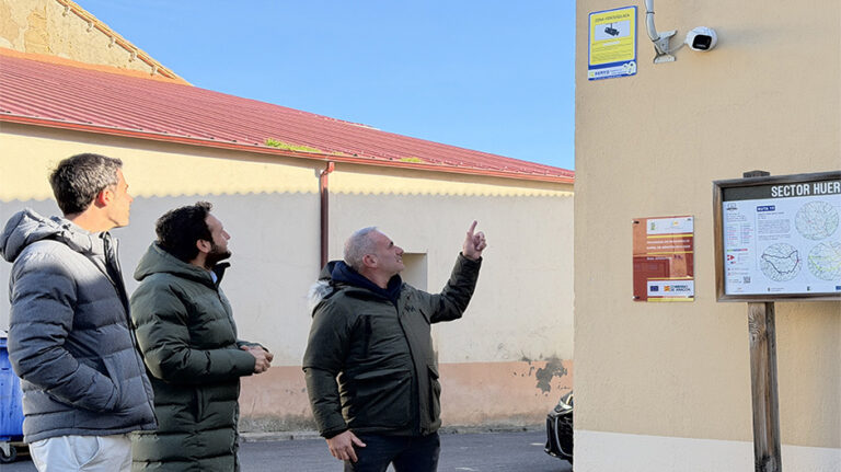 Antonio Alquézar (concejal de Huerto), Isaac Claver y José Ignacio Asín, durante la visita a Huerto copia